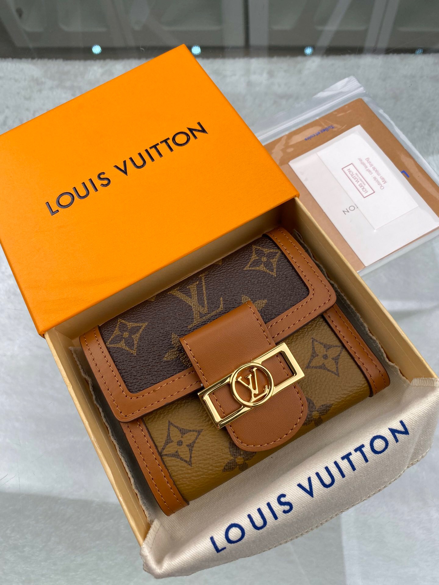 HSC-3E1C17A97807 Louis Vuitton Wallet - Image 1