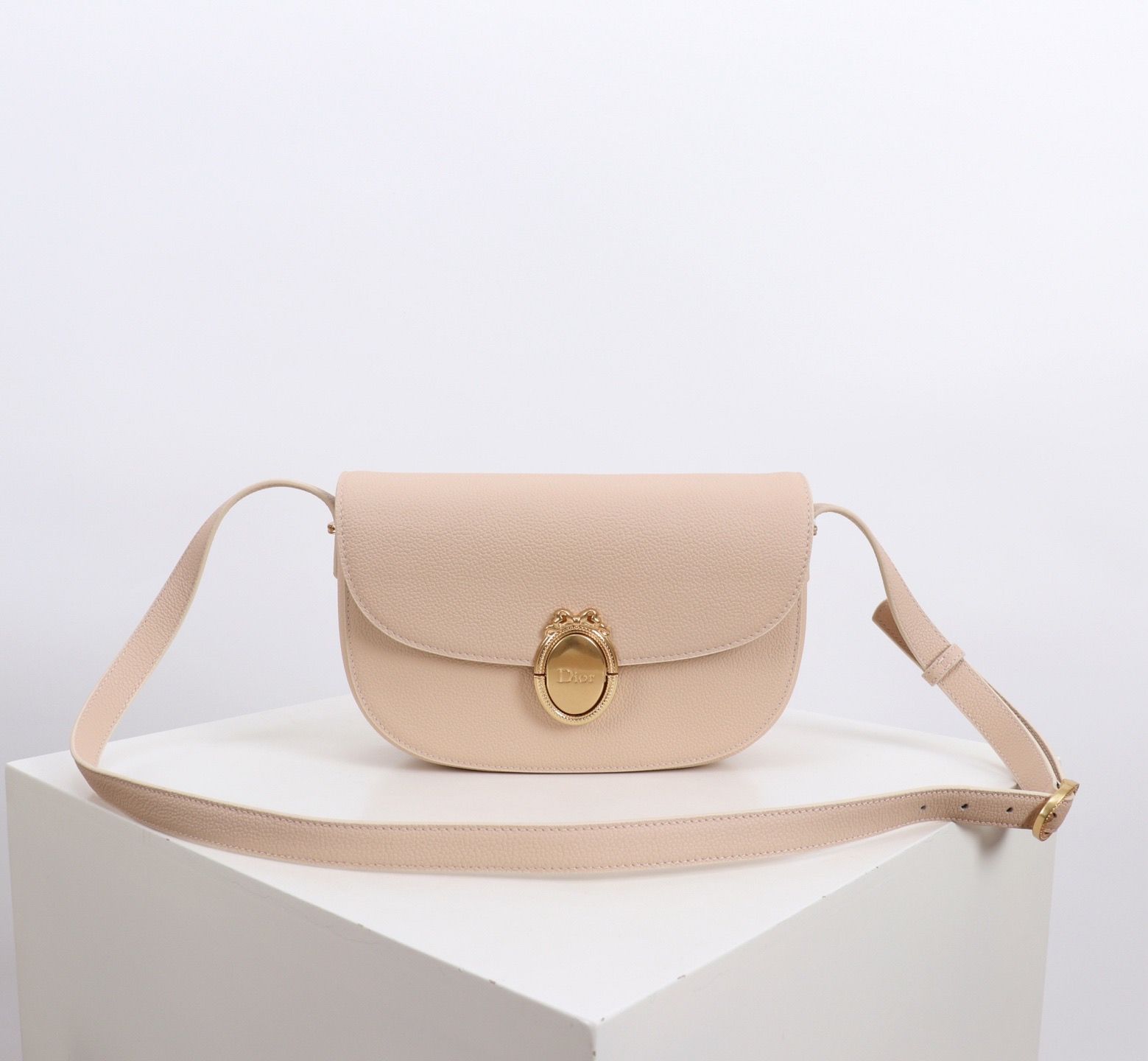 HSC-3EB249513C06 Medium Dior Médaillon Flap Bag - Image 1