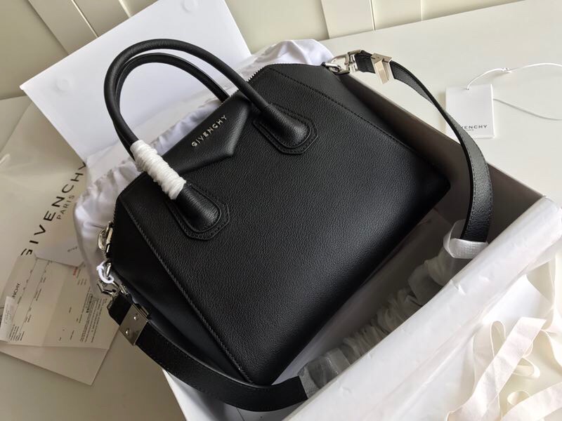 HSC-479B020840AF Givenchy Antigona Small - Image 1