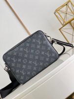 Louis Vuitton Trio Messenger Bag - Image 4