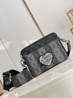 Louis Vuitton Trio Messenger Bag - Image 9