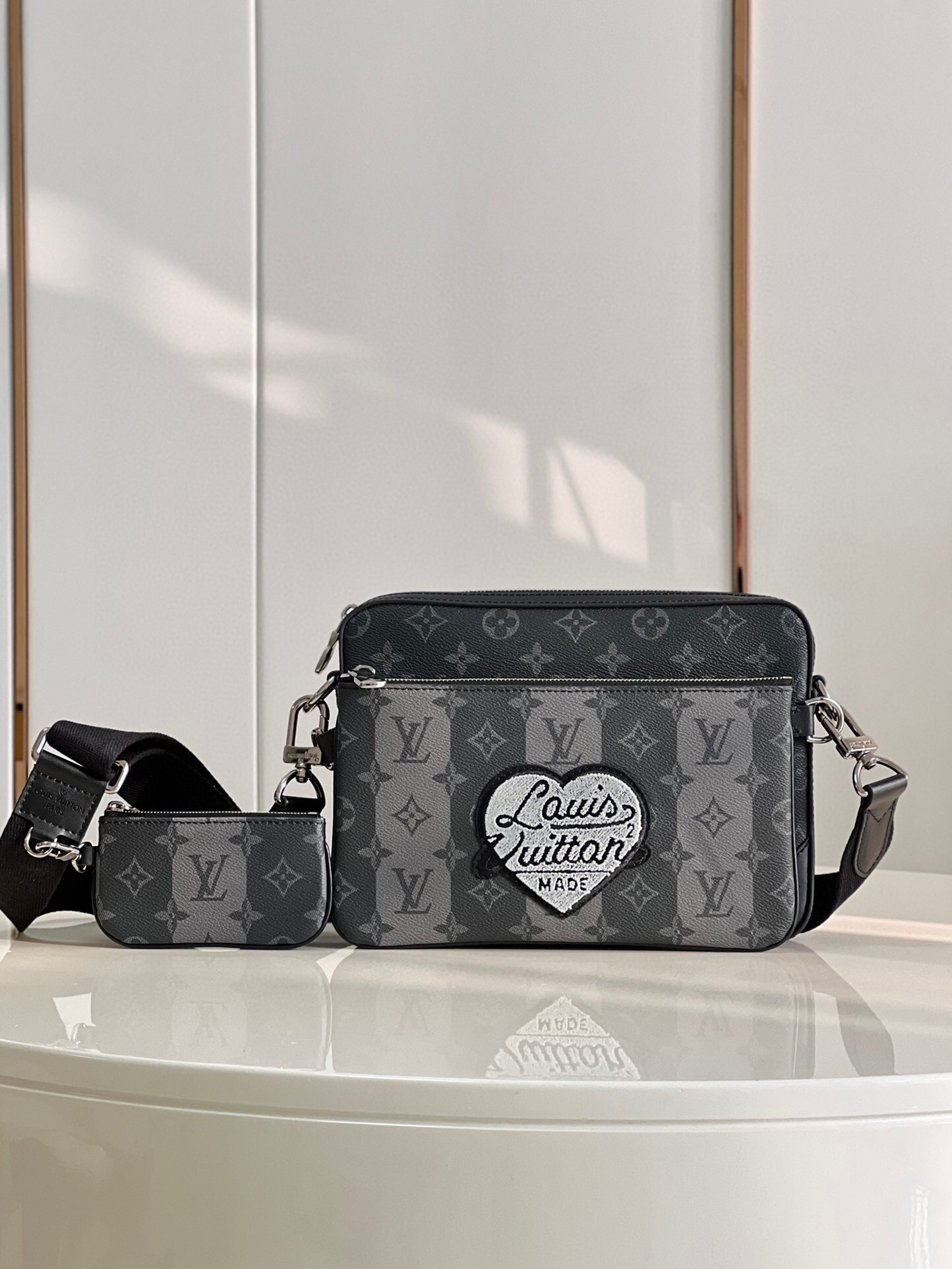 HSC-543EE6529427 Louis Vuitton Trio Messenger Bag - Image 1