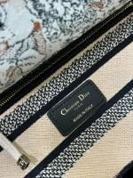 Dior Medium Lady D-Lite bag - Image 9