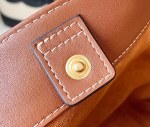 CELINE BUCKET CUIR TRIOMPHE BAG - Image 9