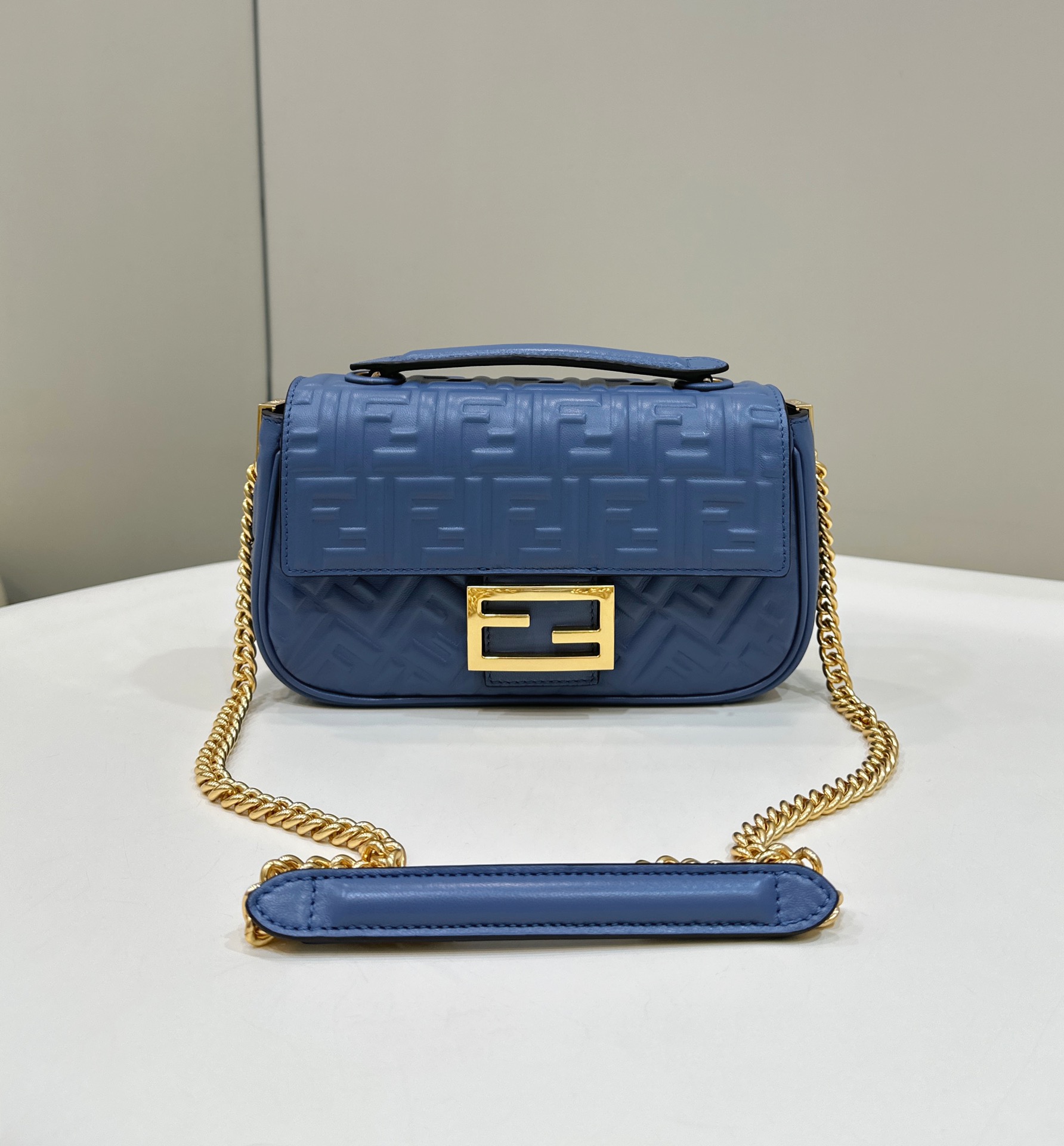 HSC-575A58B89A2F Fendi Baguette Bag - Image 1
