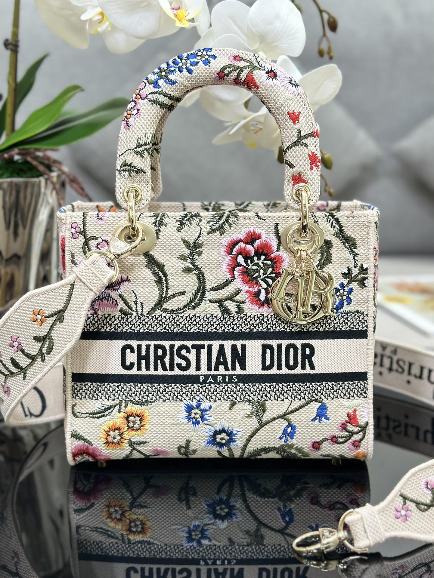 HSC-586B1D7B0814 Dior Medium Lady D-Lite bag - Image 1