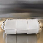 BOTTEGA VENETA BV Medium Canette bag