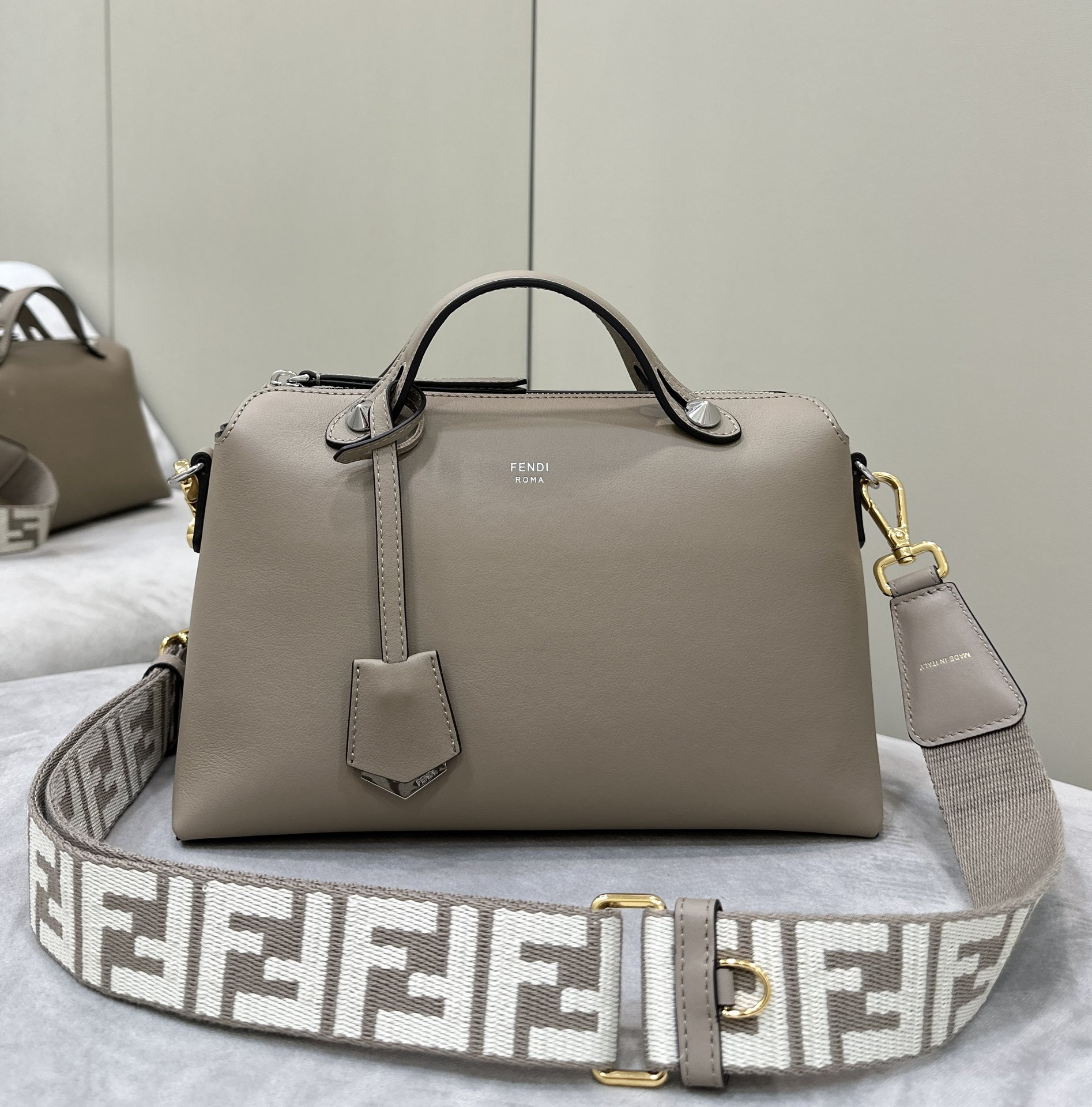 HSC-62D08529B3ED Fendi Bag - Image 1
