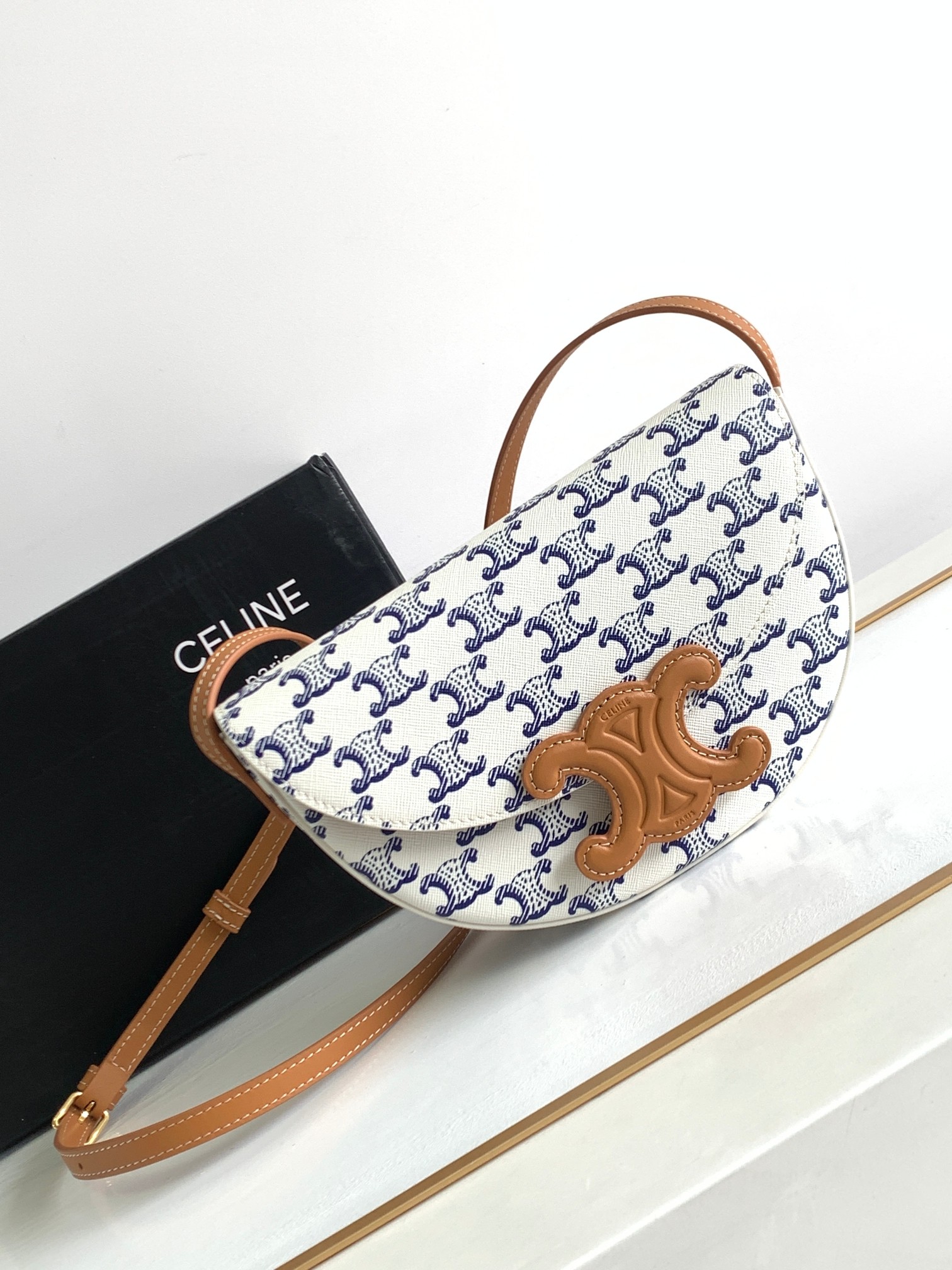 HSC-64217FC5170C CELINE BESACE CUIR TRIOMPHE - Image 1