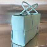 Bottega Veneta BV Medium Arco Tote Bag - Image 2