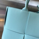 Bottega Veneta BV Medium Arco Tote Bag - Image 5