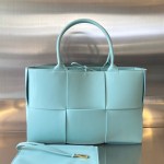 Bottega Veneta BV Medium Arco Tote Bag