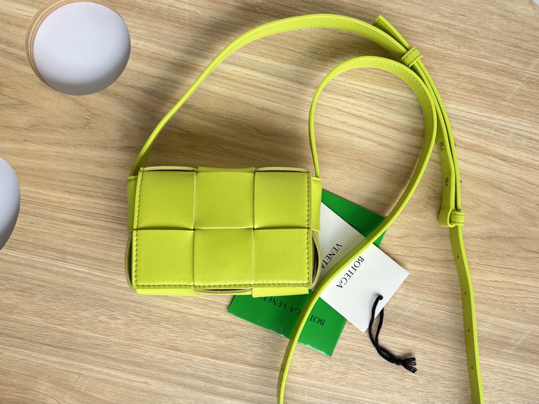 HSC-682F19383402 BOTTEGA VENETA BV Candy Cassette - Image 1