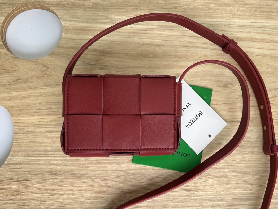 HSC-694DD38F6368 BOTTEGA VENETA BV Candy Cassette - Image 1