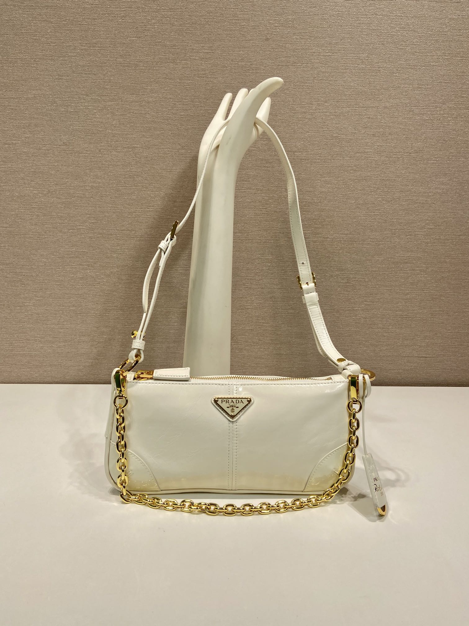 HSC-696E9075D889 Prada Re-Edition 2002 medium leather shoulder bag - Image 1