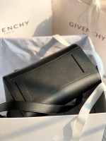 Givenchy Antigona Medium - Image 6