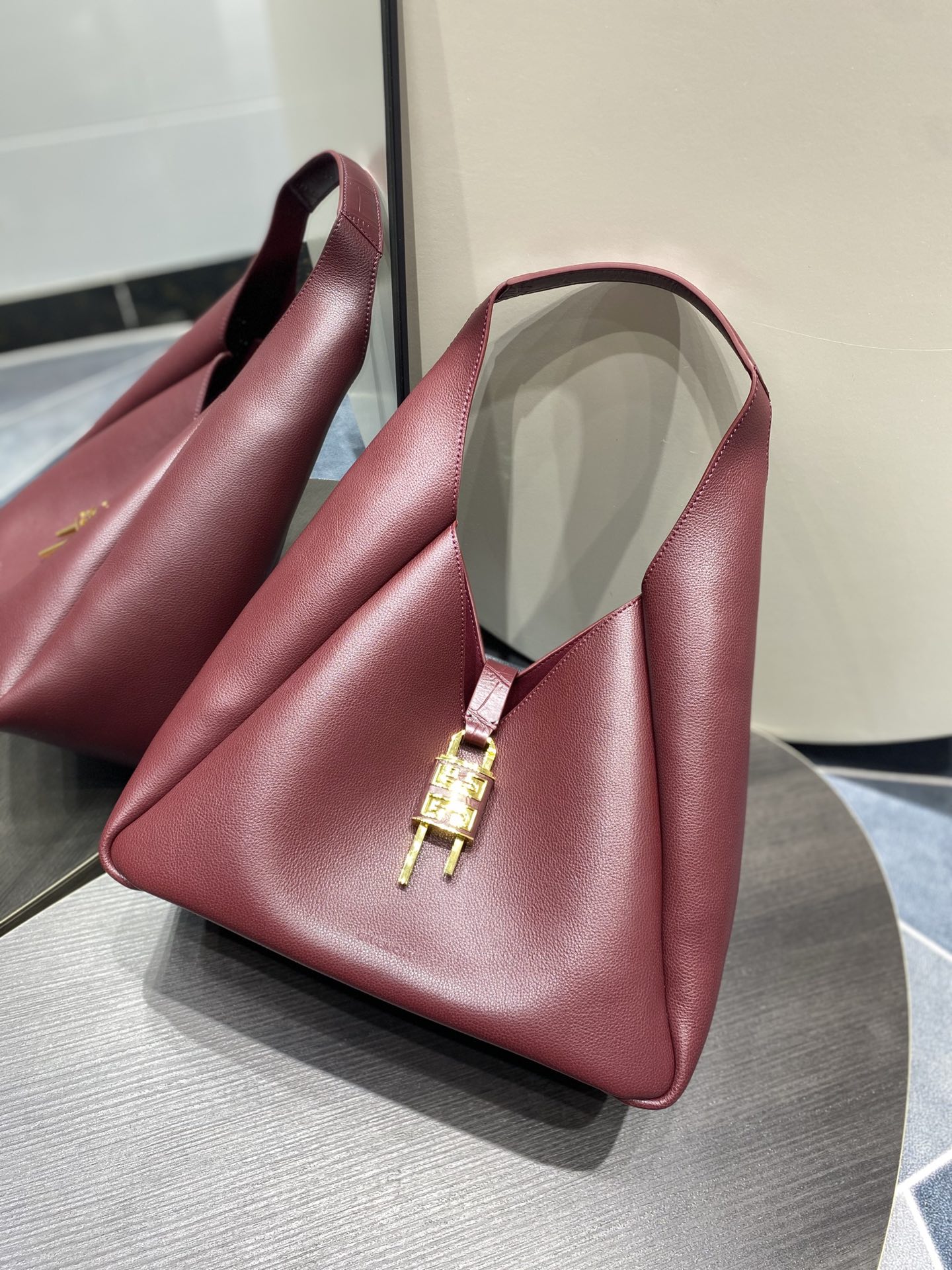HSC-7160C6064A26 Givenchy G-Hobo Medium - Image 1