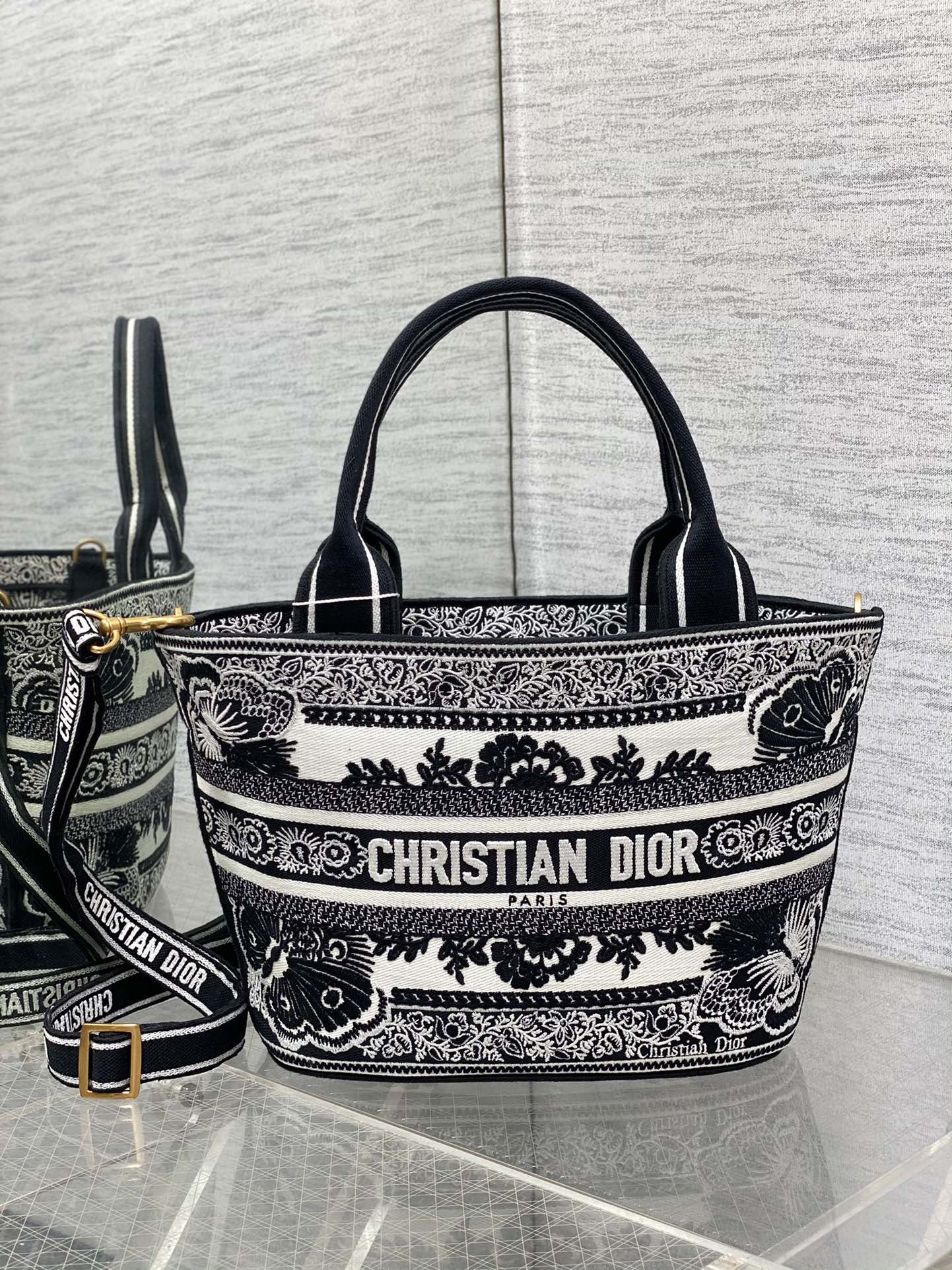 HSC-72F97037BC9B Dior HAT BASKET BAG - Image 1