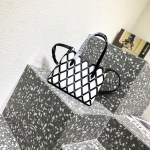 Valentino Beehive - Image 5