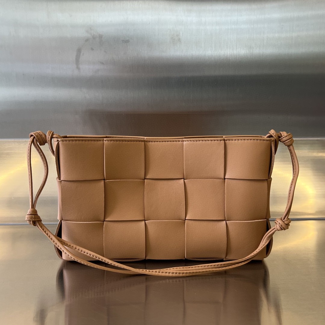 HSC-7A6FB21ED1B3 Bottega Veneta BV Cassette Pouch On Strap - Image 1