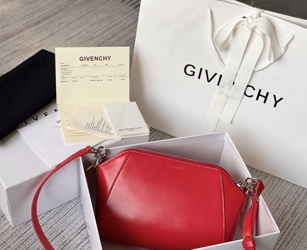 HSC-7C6A548C1039 Givenchy XS Antigona Bag - Image 1