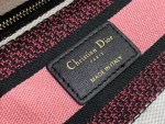 Dior Medium Lady D-Lite bag - Image 9