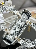 Dior Medium Lady D-Lite bag - Image 7