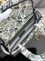 Dior Medium Lady D-Lite bag - Image 8