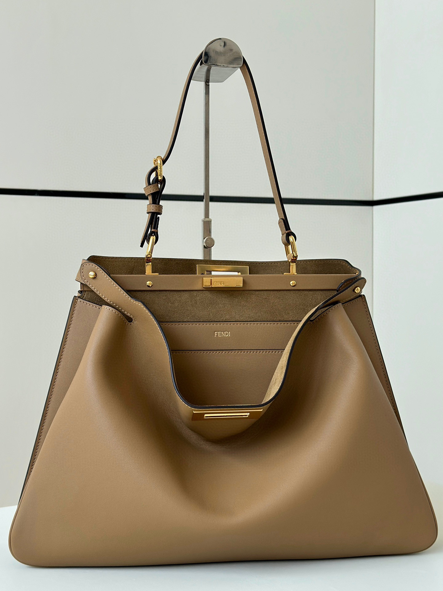 HSC-825AF02AFF40 Fendi Peekaboo Soft Large - Image 1