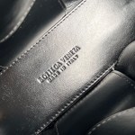 BOTTEGA VENETA BV Candy Arco Tote Bag - Image 7