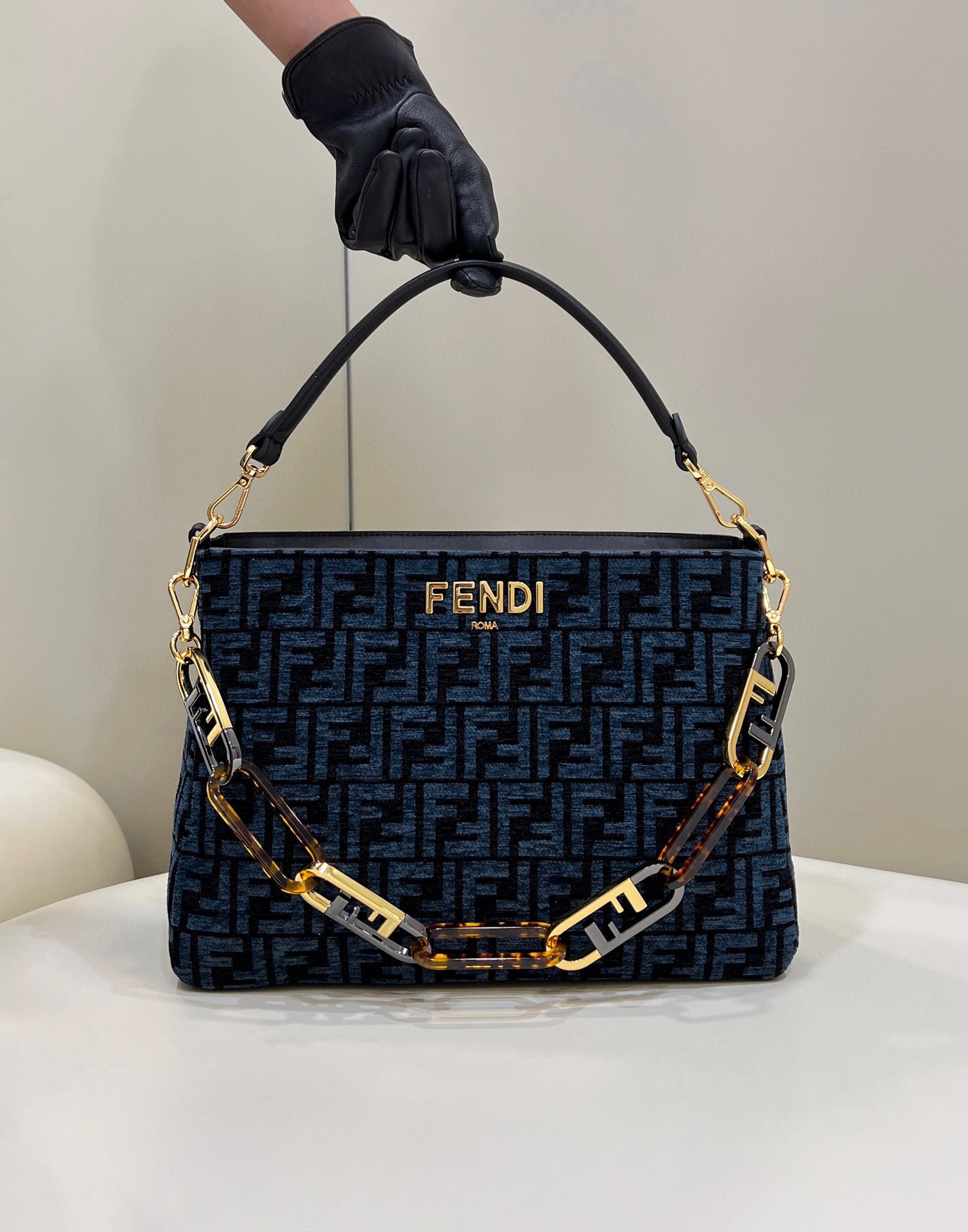 HSC-87B1378A8D42 Fendi O’Lock - Image 1