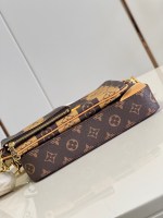Louis Vuitton Trio Messenger Bag - Image 4