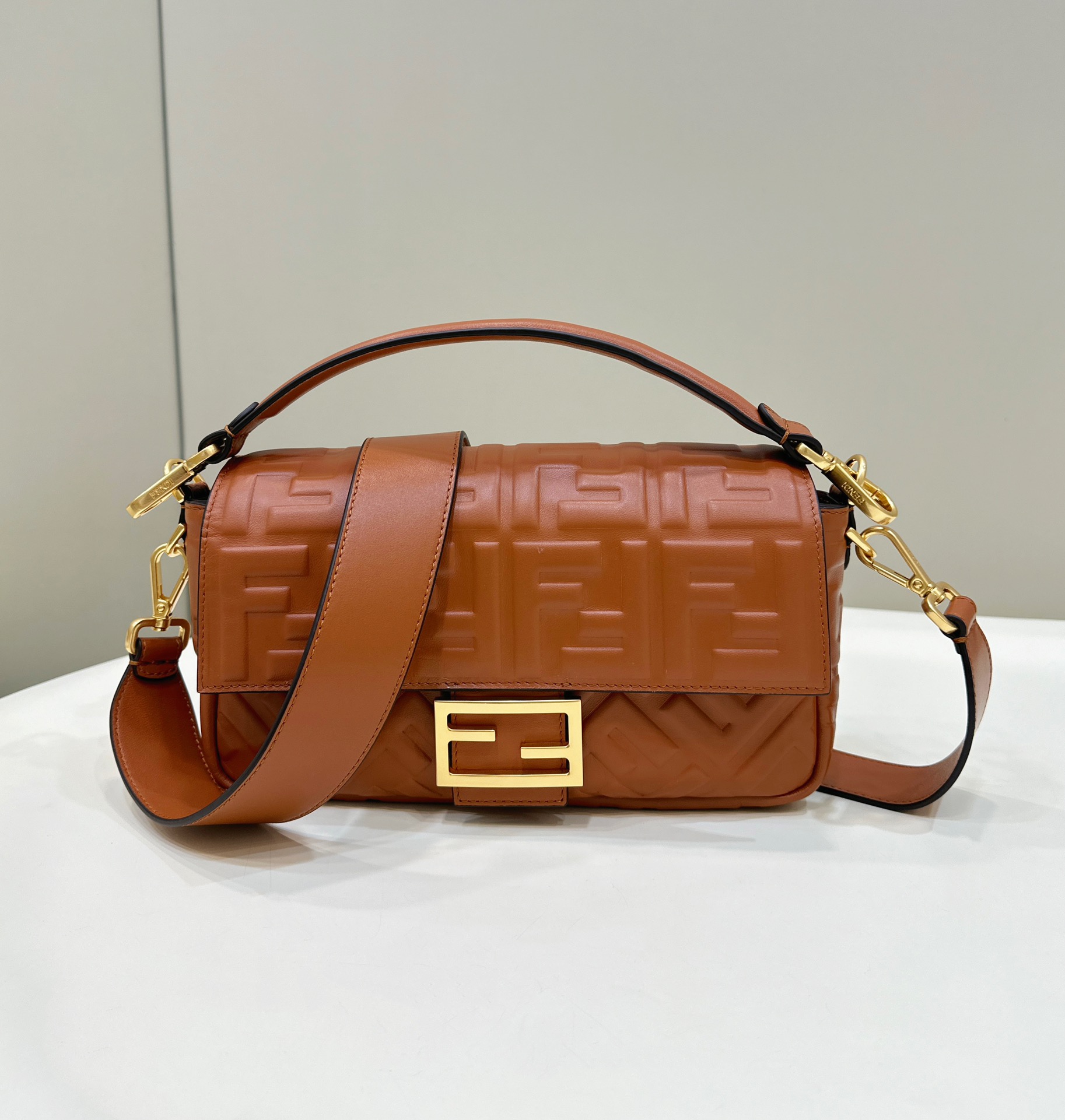 HSC-8912189CDEAF Fendi Baguette - Image 1