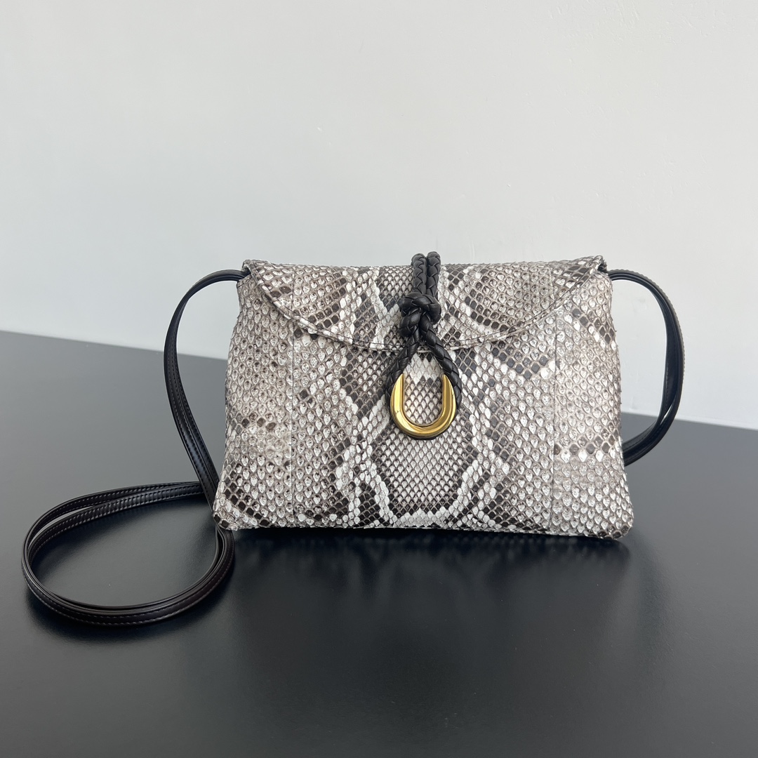 HSC-8BF196F81BE9 BOTTEGA VENETA Small Liberta - Image 1