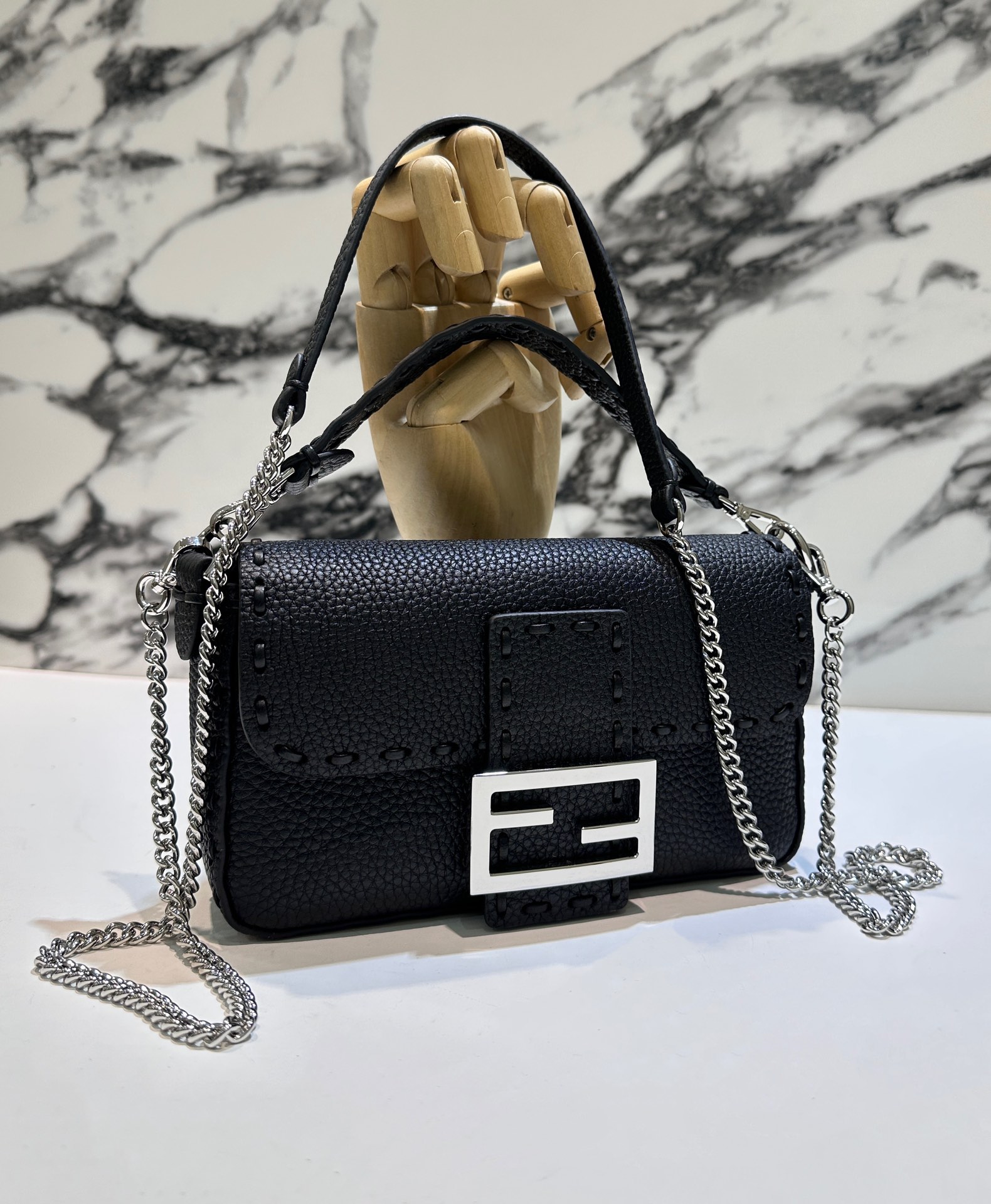 HSC-8E5ADF43582C FENDI BAGUETTE - Image 1