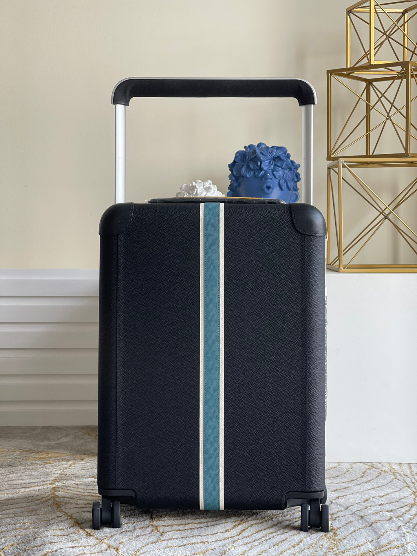 HSC-8E82B00DA6C6 Louis Vuitton Travel Box - Image 1