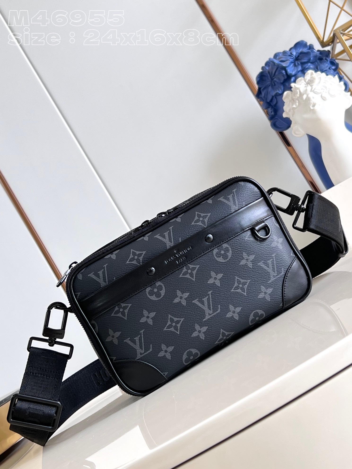 HSC-93494692054D Louis Vuitton Alpha Messenger - Image 1