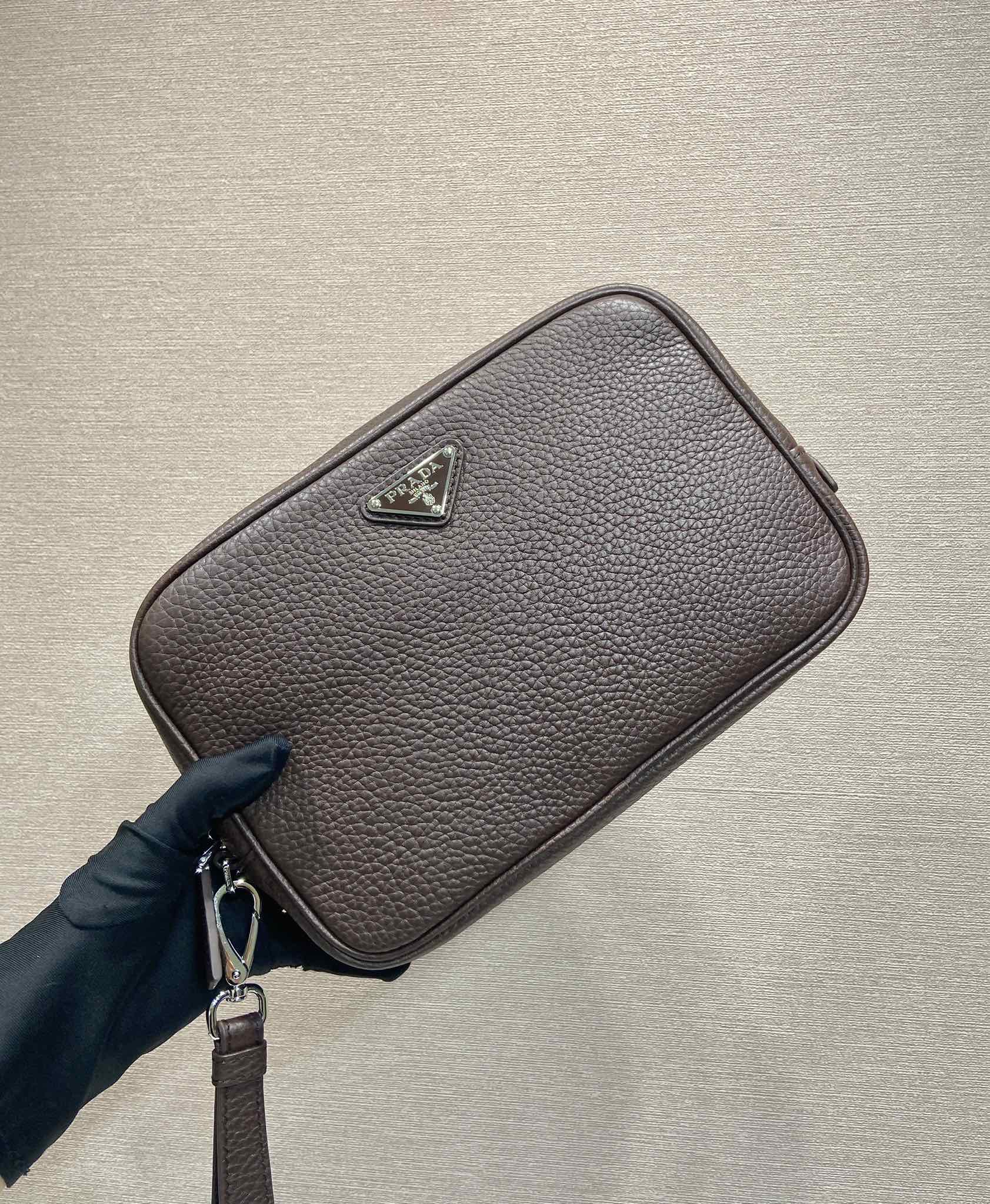 HSC-95ABF63EC615 Prada Leather pouch - Image 1