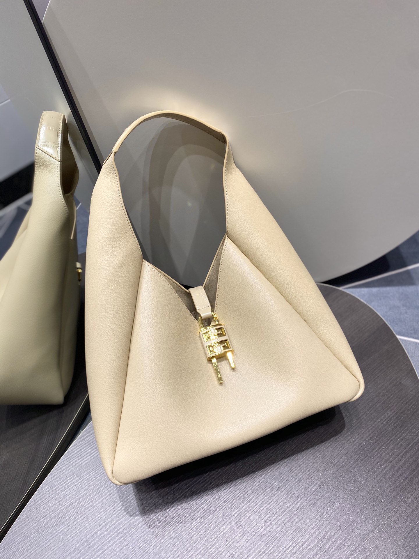 HSC-984059466BF5 Givenchy G-Hobo Medium - Image 1