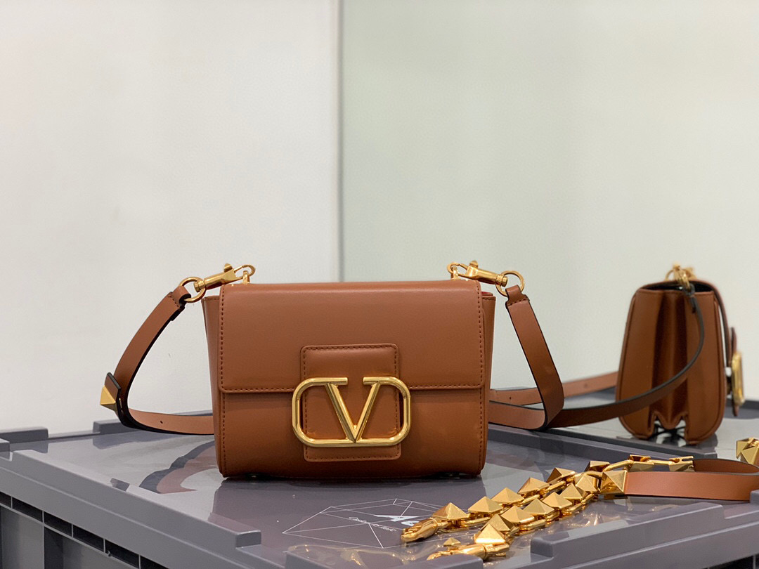 HSC-98620626C783 Valentino Shoulder Bags - Image 1