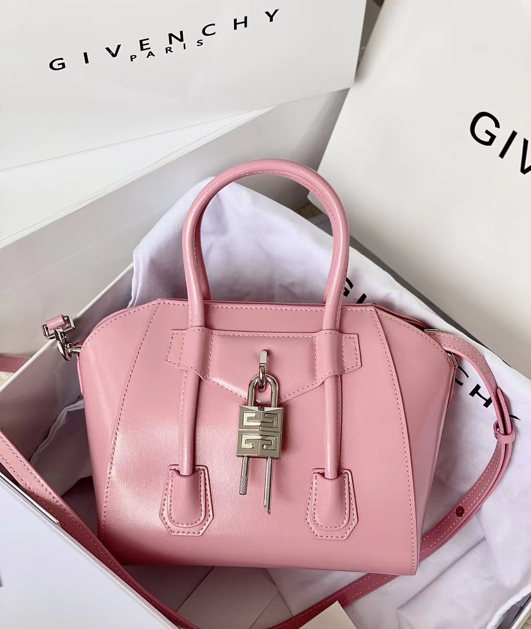 HSC-9877A61BD7E3 Givenchy Antigona Lock Soft - Image 1