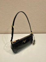 Prada Re-Edition 2002 small leather shoulder bag - Image 5