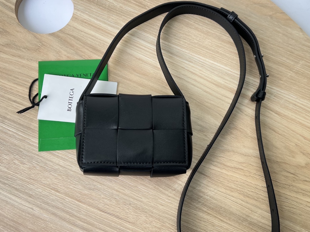 HSC-9A3DE1B11007 BOTTEGA VENETA BV Candy Cassette - Image 1
