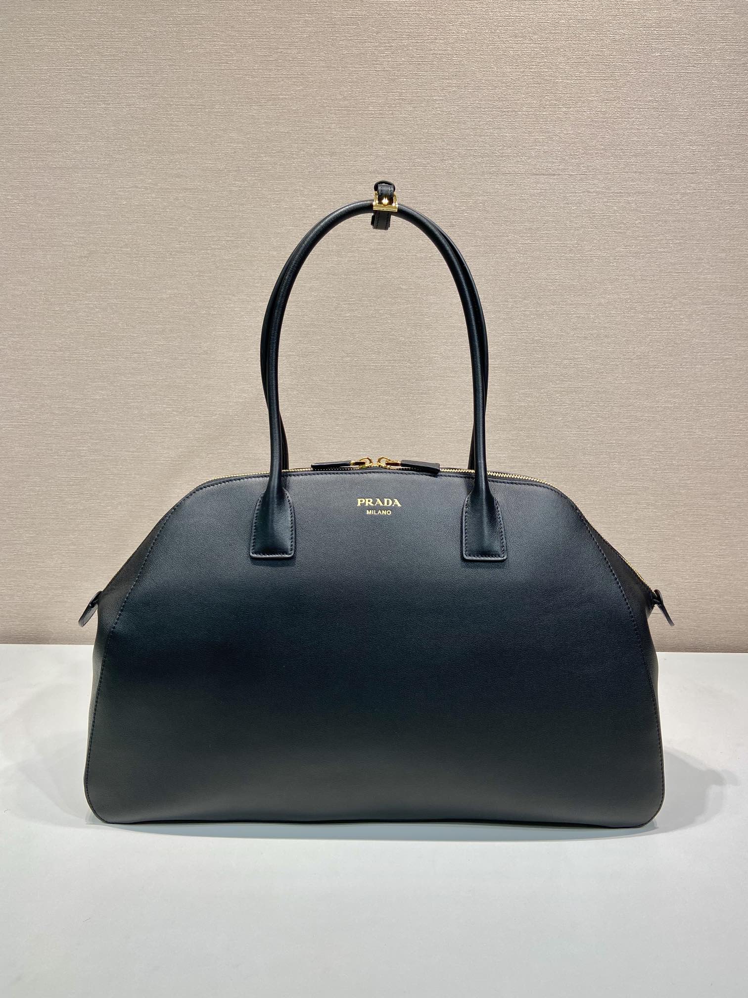 HSC-9AC051ADA76C Large leather tote bag with zipper closure - Image 1