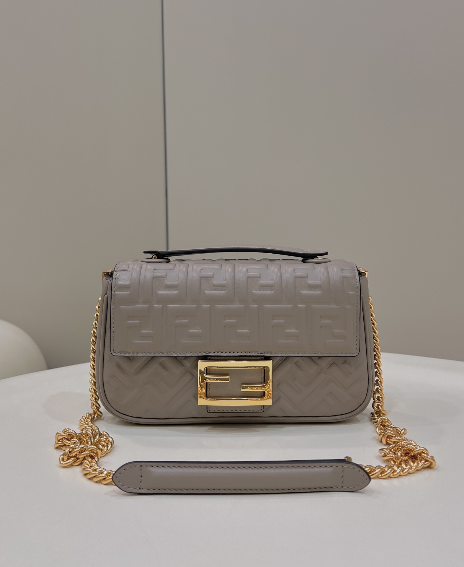 HSC-9CAC20F01938 Fendi Baguette Bag - Image 1