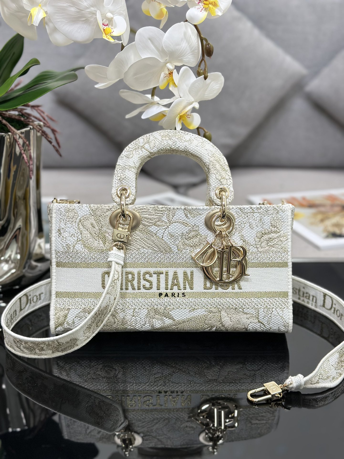 HSC-9E3B6F42CB26 Dior Lady D-Joy Bag Medium - Image 1