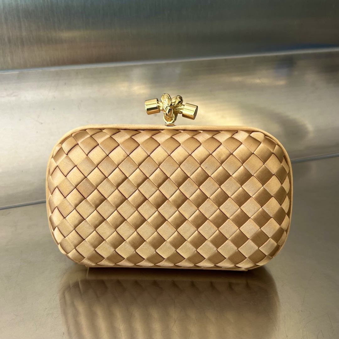 HSC-9E7638549602 Bottega Veneta BV Knot Clutch - Image 1