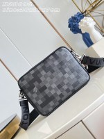 Louis Vuitton Trio Messenger - Image 5