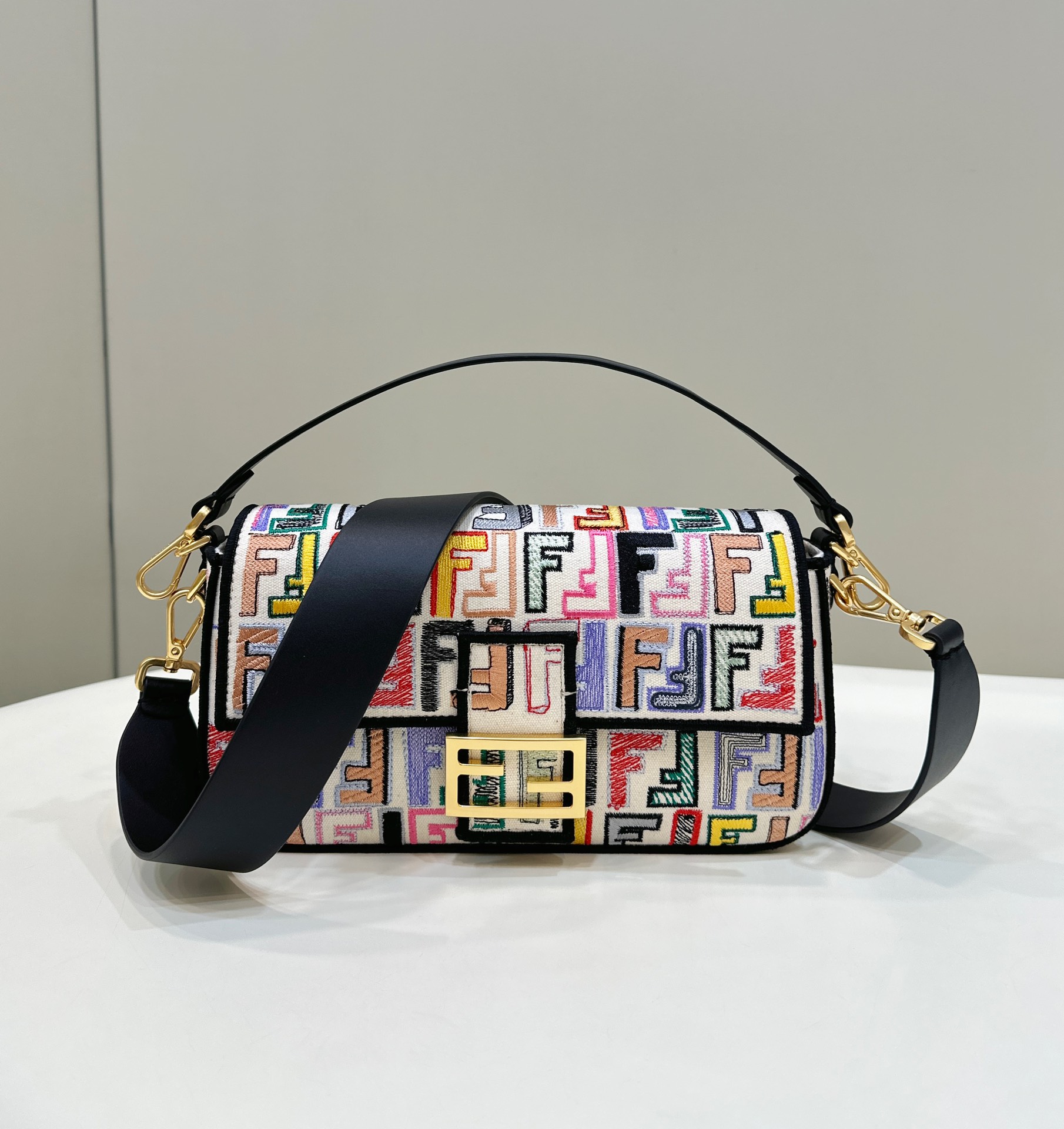 HSC-A02E2E3433B0 Fendi Baguette Bag - Image 1