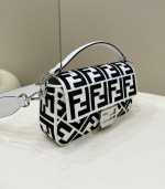 Fendi Baguette - Image 3